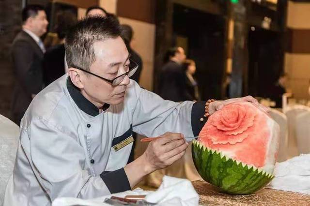 中国食品雕刻艺术大师王再青