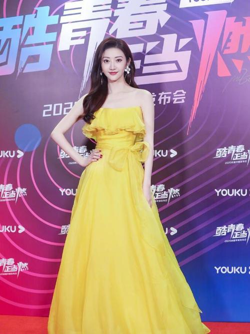 有种时髦叫景甜,亮黄色纱裙配大卷发