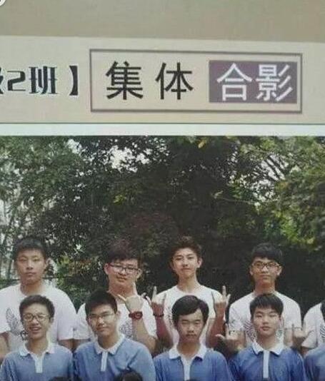 蔡徐坤毕业于哪所大学,蔡徐坤中学毕业照 算得上是校草级别