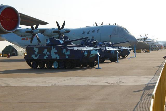 为中国空降兵"穿上装甲"!新型国产空降战车亮相珠海航展