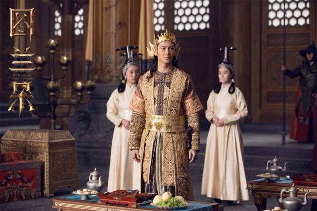 电影《图兰朵:魔咒缘起》改编自普契尼经典歌剧.