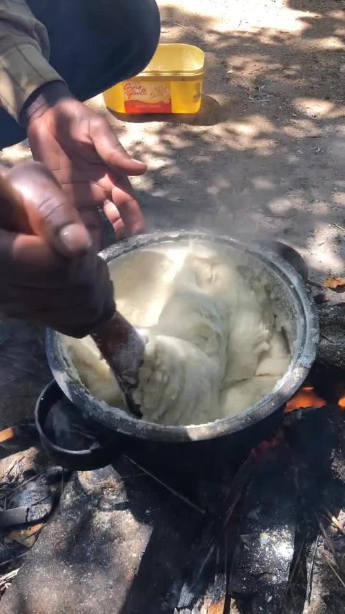 非洲主食他们也吃米饭但是有个黑人和我说这个吃进去有力气耐饱干活有