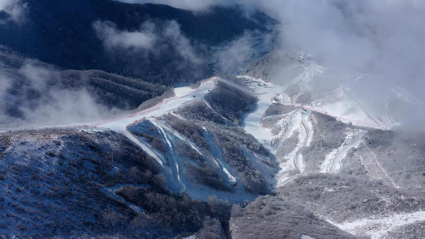 雪飞燕开板迎客瑞雪大道首次向公众开放