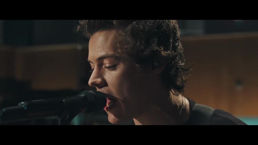 harry styles - kiwi (live in studio) from behind