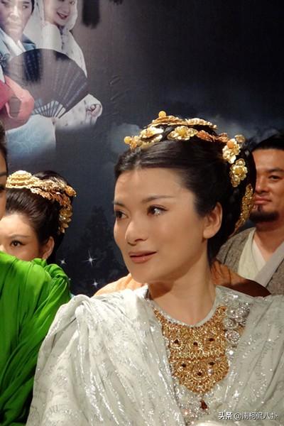 最美"金花婆婆"晒照,冻龄不复存在,出道近40年零绯闻单身至今?