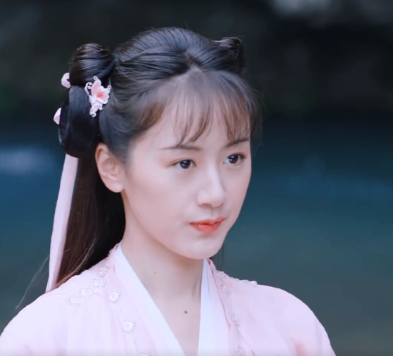 袁冰妍穿古装,一下子梦回《琉璃》,气质上和褚璇玑却全然不同