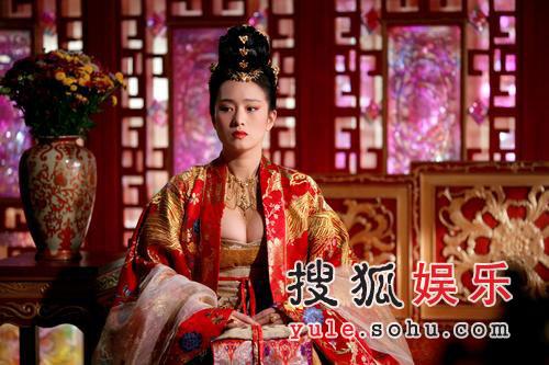 《黄金甲》终结版剧照 巩俐皇后造型雍容华贵