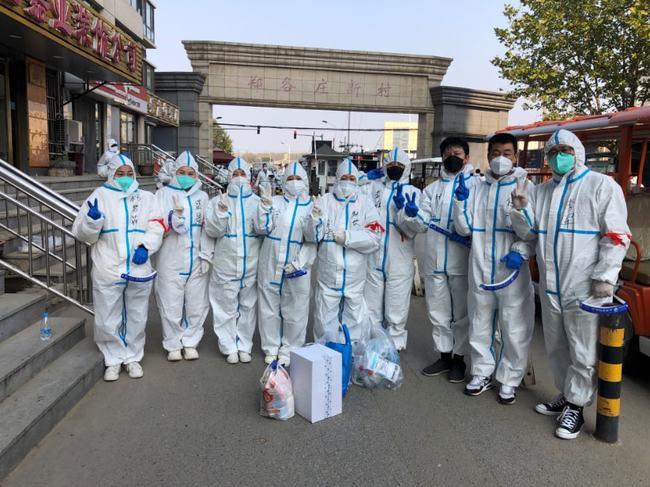 深秋虽凉宏福苑抗疫志愿者却让社区万人心暖