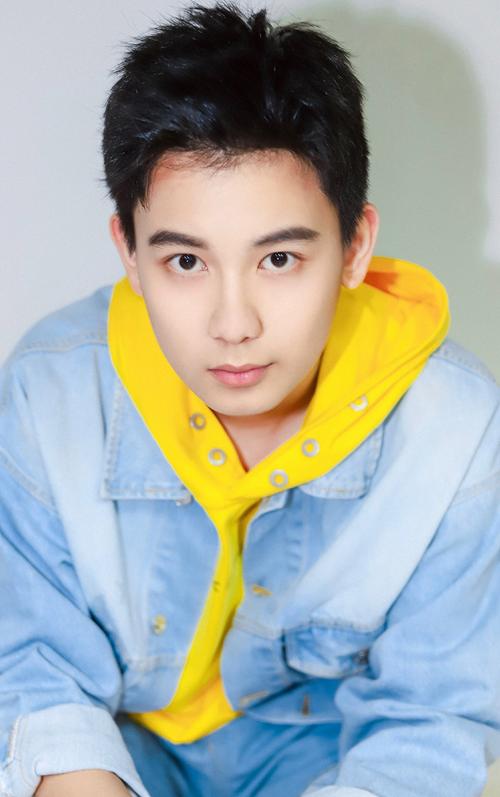 明星胡先煦,代表作品包括百鸟朝凤  .