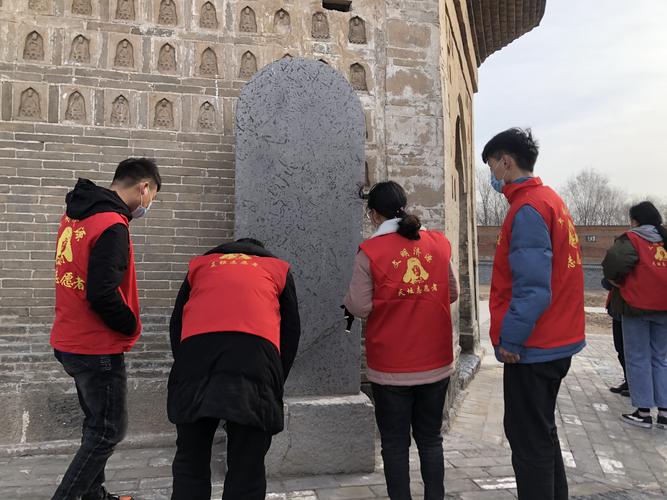 龙潭社区开展新时代文明实践志愿服务及大学生"返家乡"社会实践活动