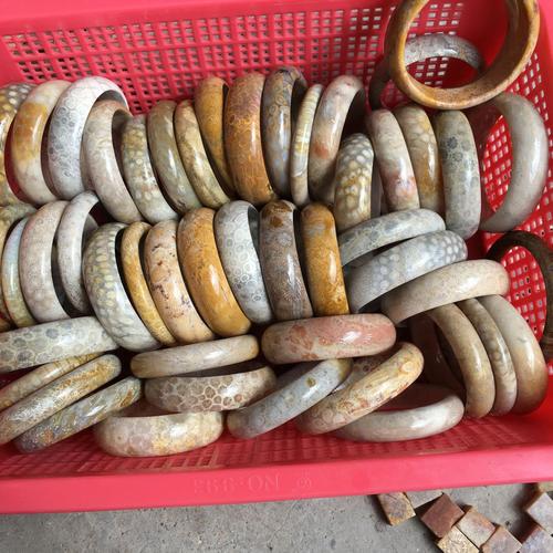 天然珊瑚玉宽版手镯干净无杂裂色彩图案漂亮男女款饰品