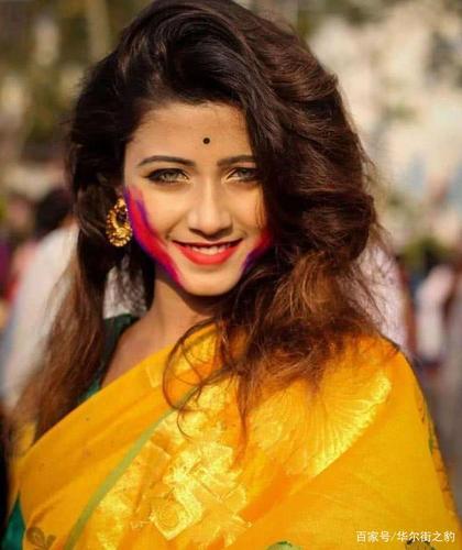 种姓制分四个等级:第一级婆罗门,第二级刹帝利,第三级吠舍,第四级