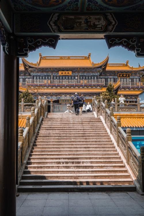 舟山旅行|嵊泗大悲山灵音禅寺|面朝大海大悲山大灵音寺位于