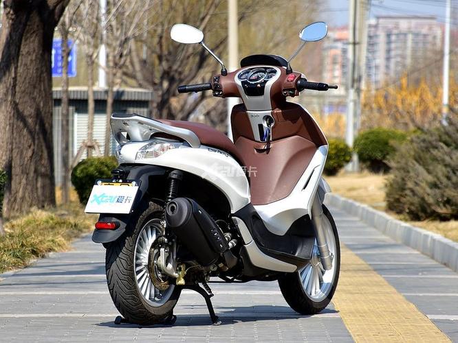 动力平顺又强劲 试驾比亚乔beverly 300