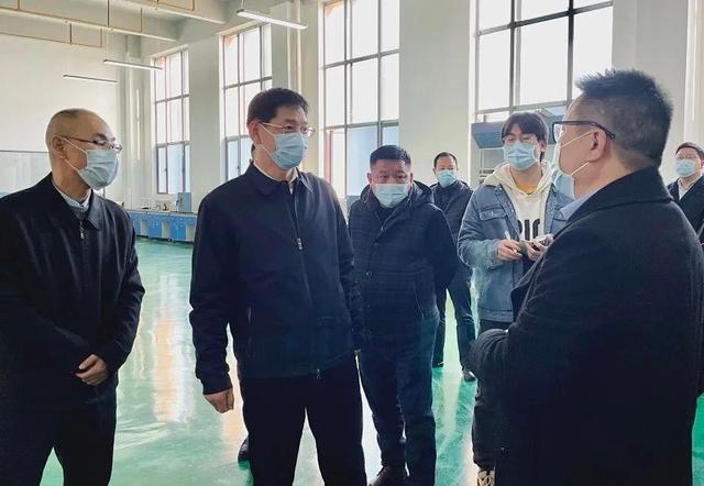 新洲区开展专家人才春节慰问暨人才工作调研活动