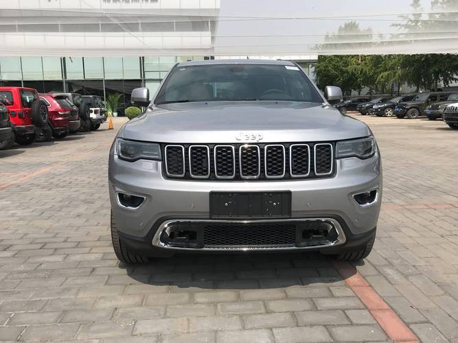 2021款大切诺基钛银色到店 北京现车