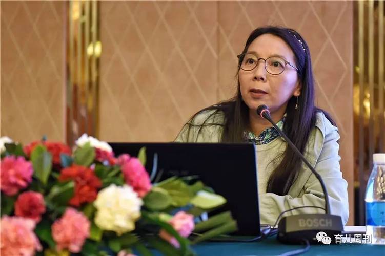 张晖老师正在进行专题讲座