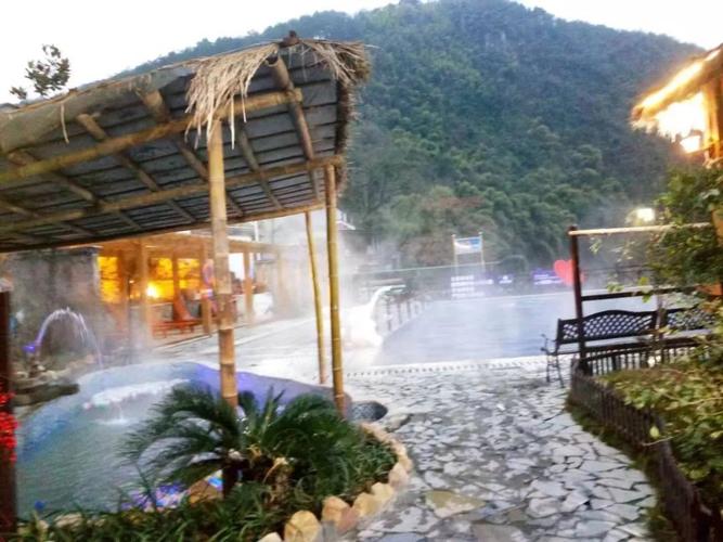 秀山热水塘温泉山庄