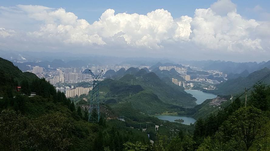 贵州省六盘水市水城县102省道靠近六盘水市公安局交警