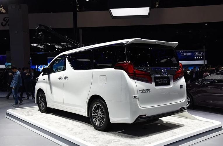 起初埃尔法的火爆存在于香港及澳门地区,由于其有着空间宽敞,乘坐舒适