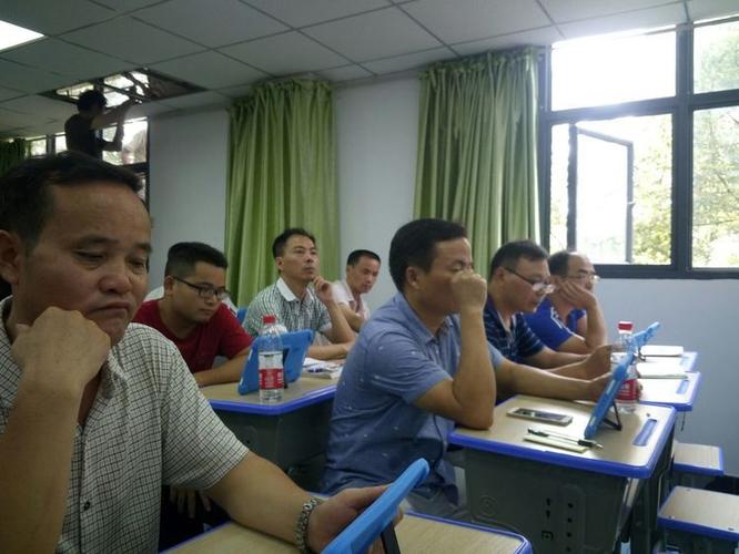 余干中学砥砺前行,教学研究开篇发力一一一余干中学9.