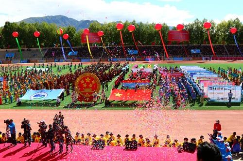 第十二届珠峰文化旅游节现场第十二届珠峰文化旅游节珠峰雅鲁藏布江