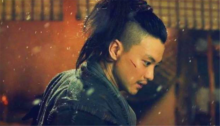 绣春刀中丁修为什么要杀了医生和欺辱他的女儿