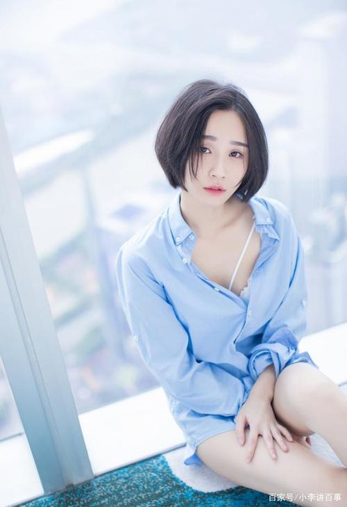 livia甜蜜气质90后mm楚楚动人素颜性感私房照
