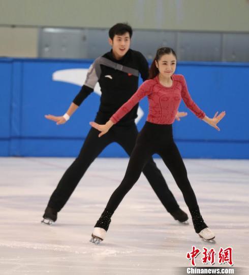 中国花样滑冰队备战中国杯 双人滑颇受关注
