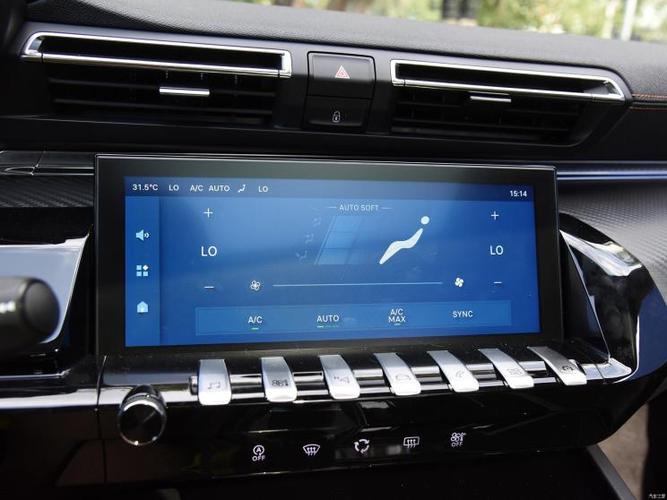 标致508中控屏尺寸为10英寸,并标配了gps导航系统,蓝牙/车载电话