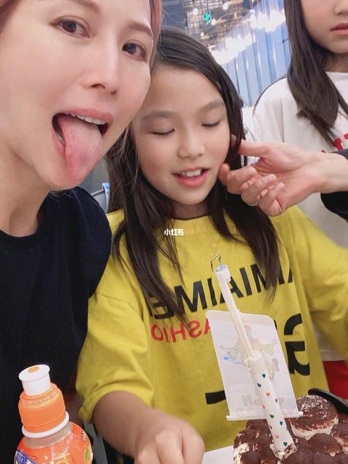 蔡少芬张晋长女10岁生日,一家五口共庆生_汤圆_生日_全家福_搞笑_生日