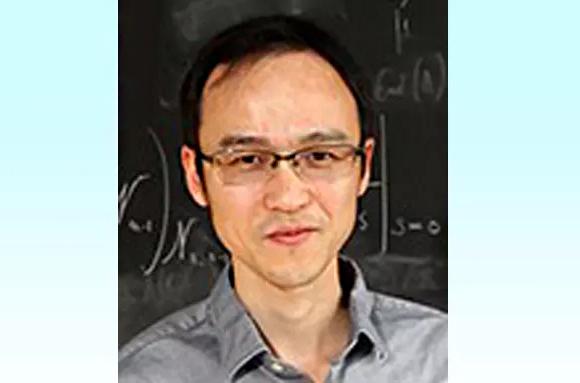 "张伟知道的东西比我多多                    峰,数学里就没有他不