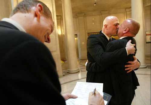 组图:亲密接触同性恋群体的幸福生活(一)