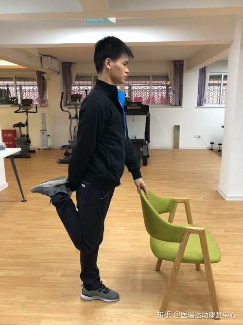 膝关节蹲一次响一次还能深蹲吗