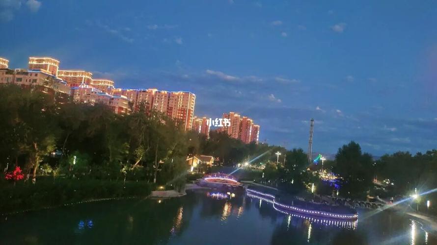 石河子景观河夜景_石河子景观河_景点_夜景_石河子景观河夜景_出行
