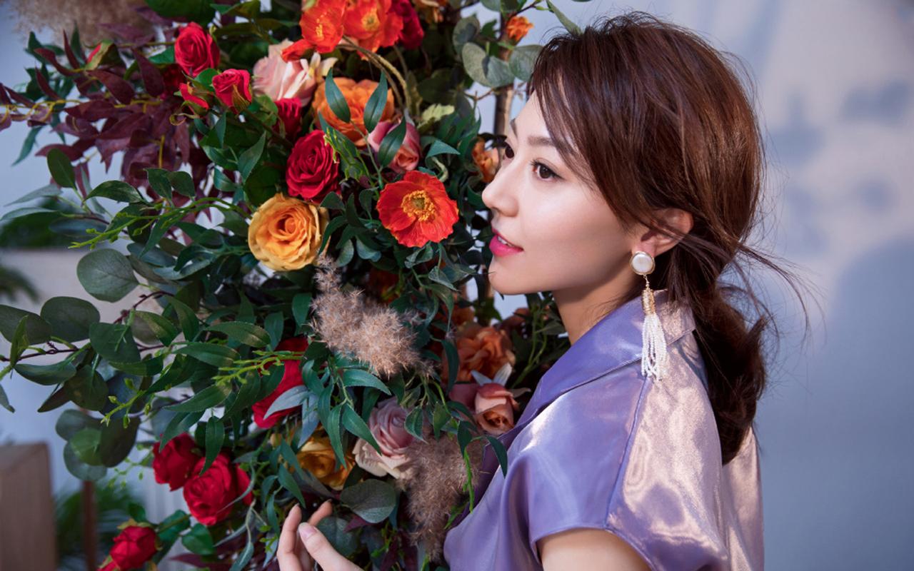 黄梦莹优雅迷人写真桌面壁纸_大陆明星_壁纸下载_美桌网