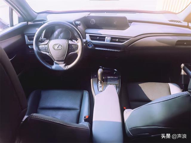 莫放春秋佳日过试驾雷克萨斯ux300e