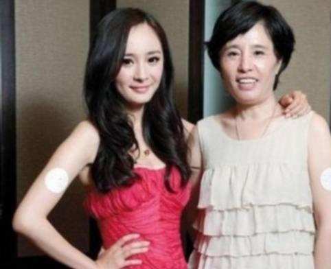杨幂的妈妈也是一位大美女的啊!