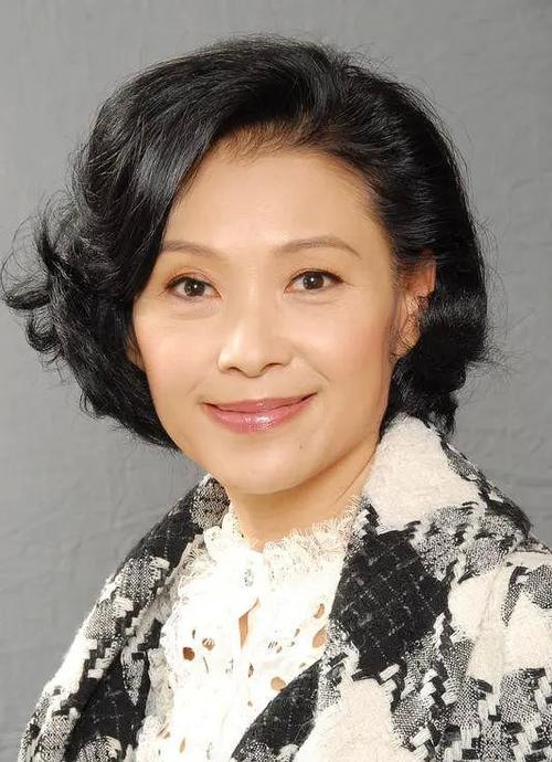 她是tvb第一代当家花旦,三次任性毁前程,65岁已经无人识_吕有慧