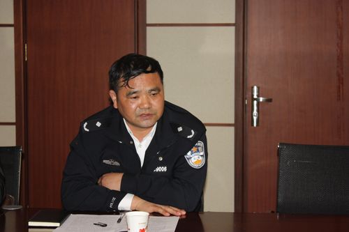首页 综合治理 | 正文         4月23日,江夏公安分局副局长陈卫星