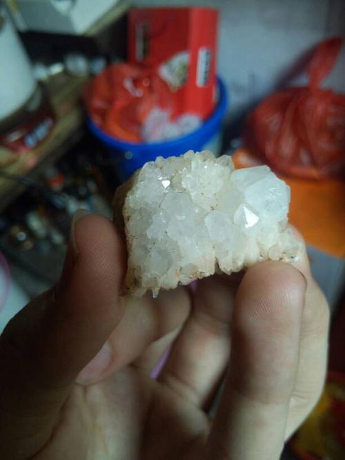 有谁知道这是什么石?应该不普通吧