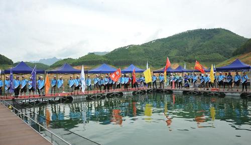 中国·"万峰渔"休闲垂钓首届(筏钓)大赛在兴义市万峰湖开赛