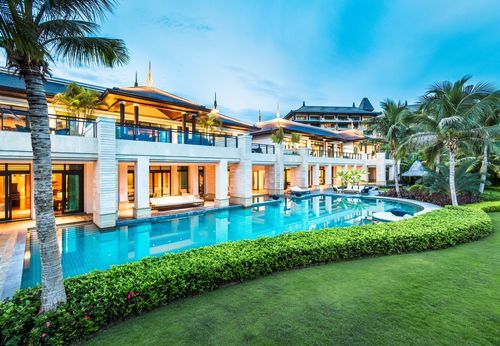 海南雅居乐莱佛士酒店  海南雅居乐莱佛士酒店位于英州镇清水湾大道