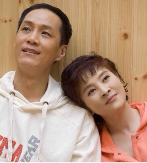 纯情的冯远征戏里家暴太毛骨悚然戏外娶大8岁妻子痴爱26年