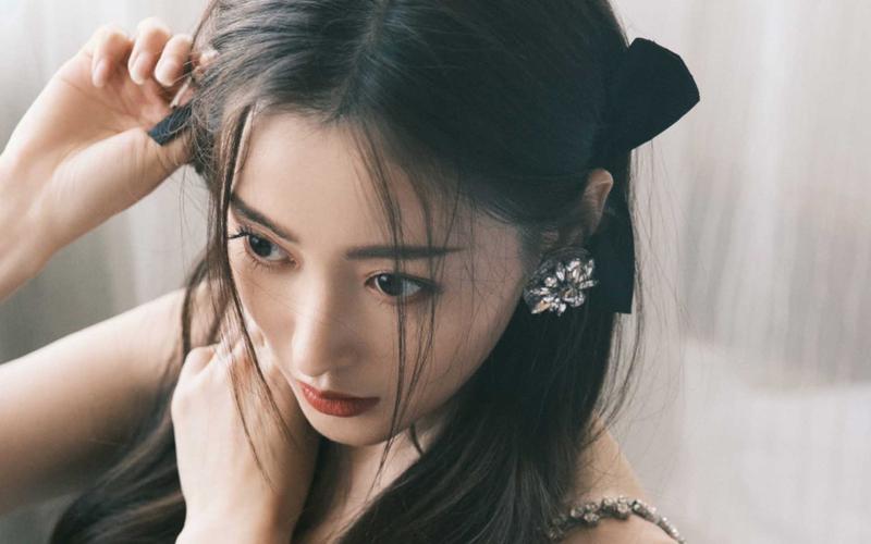 张天爱吊带裙性感写真桌面壁纸