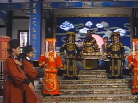 此人身份神秘,在公堂上见了包青天不下跪,竟然还要状告当今皇帝