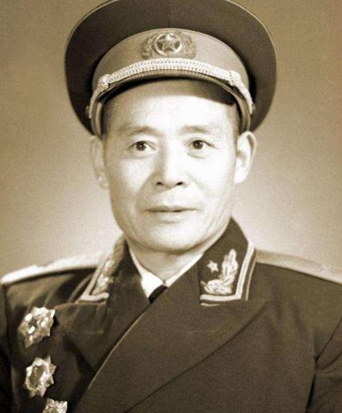 师政委是开国上将,手下团长是开国少将,师长却只是大校