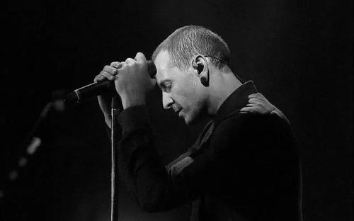 查斯特·贝宁顿(chester bennington,1976年3月20日—2017年7月20日)