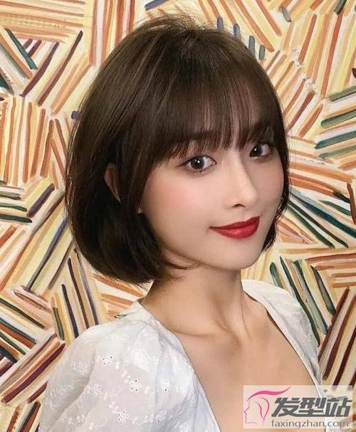 剪波波头适合什么刘海 减龄瘦脸空气刘海是首选