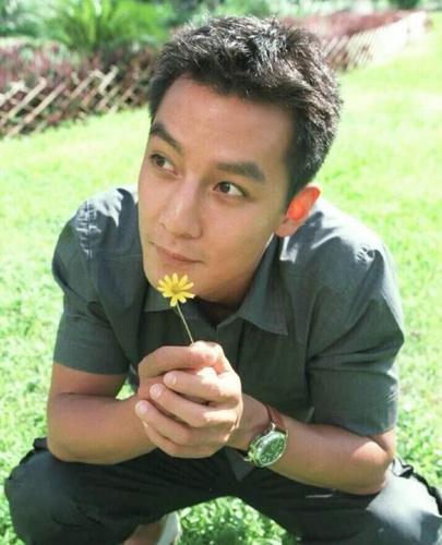 吴彦祖近照曝光似秃顶被说撞脸苏大强网友青春结束了